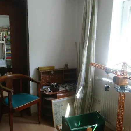 Einzelzimmer Mit Gartenblick בית אירוח